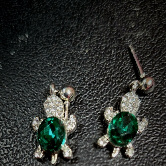 Zircon Turtle Stud Earrings Faceted Green Gem NWT - Picture 2 of 6